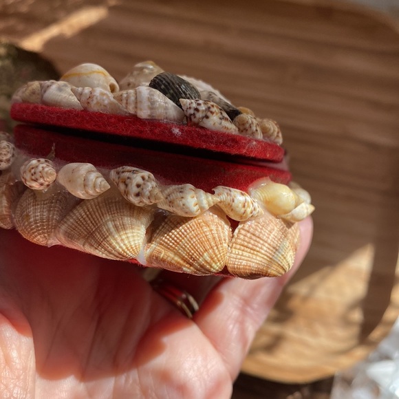 Vintage heart shaped shell trinket or jewellery box made of sea shells - Picture 8 of 11